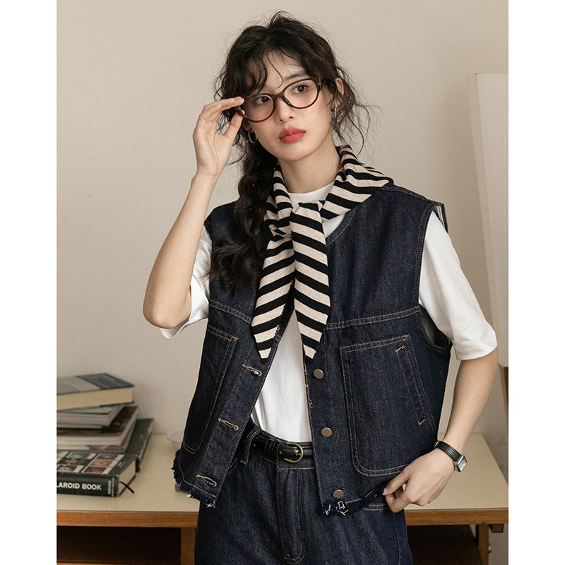 Real Shot of 2025 Spring and Summer Loose and Versatile Denim Vest + White T-Shirt + Straight Jeans for Women Real Shot of 2025 Spring and Summer Loose and Versatile Denim Vest + White T-Shirt + Straight Jeans for Women