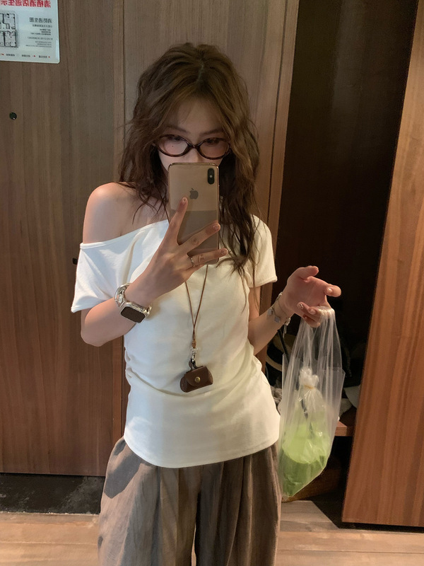 荒荒家 露肩短袖2025夏季新款斜肩设计小心机修身纯欲ins风T恤女|undefined