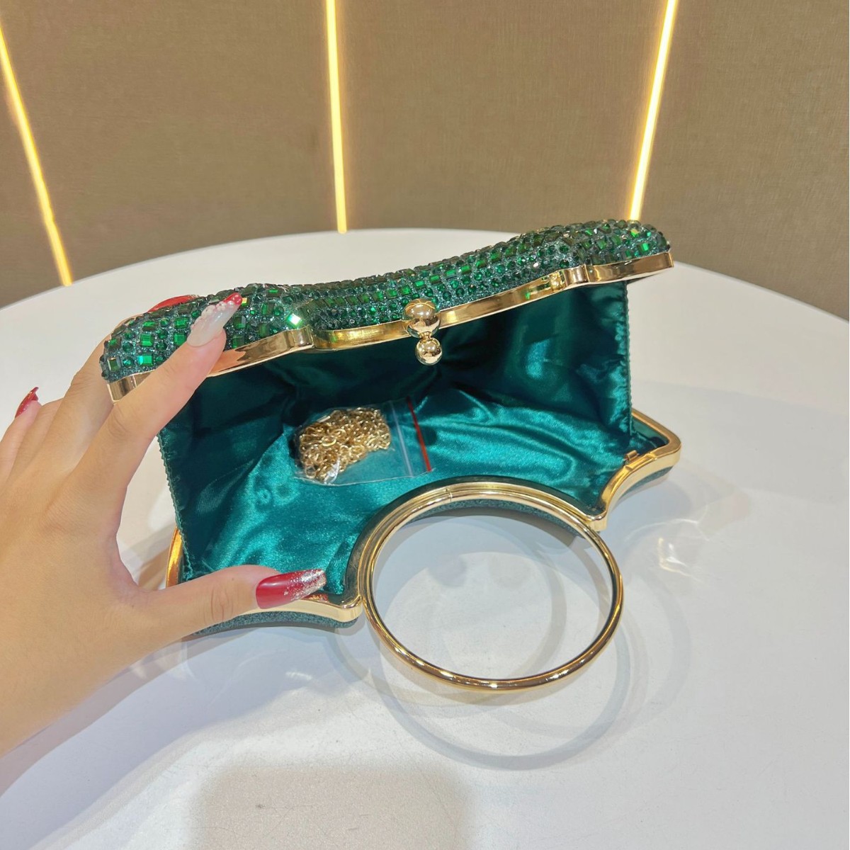 Borsa a mano elegante con strass hobo bag versatile da sera_voghion.com