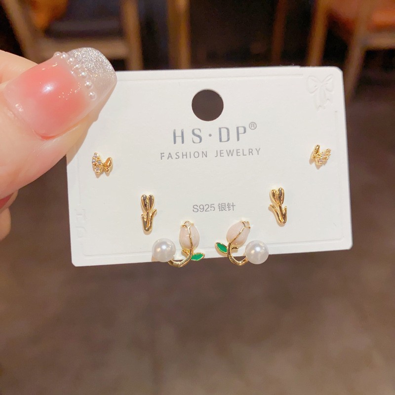 S925 aguja de plata micro incrustaciones de circón pendientes cortos pendientes de pelo corto japonés y coreano elegante todo-fósforo simple conjunto de tres piezas pendientes para las mujeres