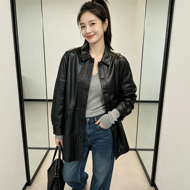 [Designer] Sheepskin lapel, glossy, fashionable, and stylish oil-waxed leather jacket for women, wide-fit shirt style