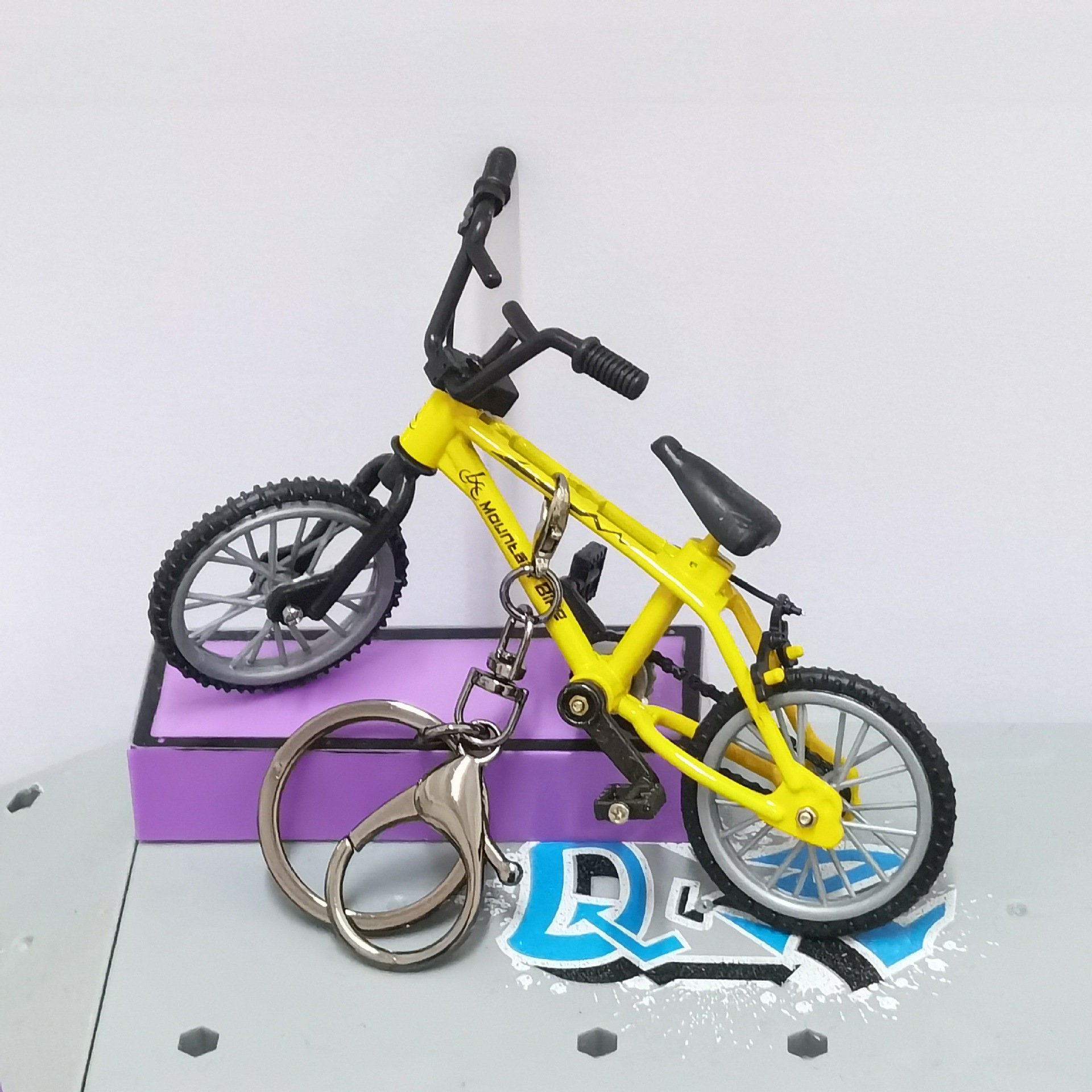 SKU   钥匙扣+3号车黄