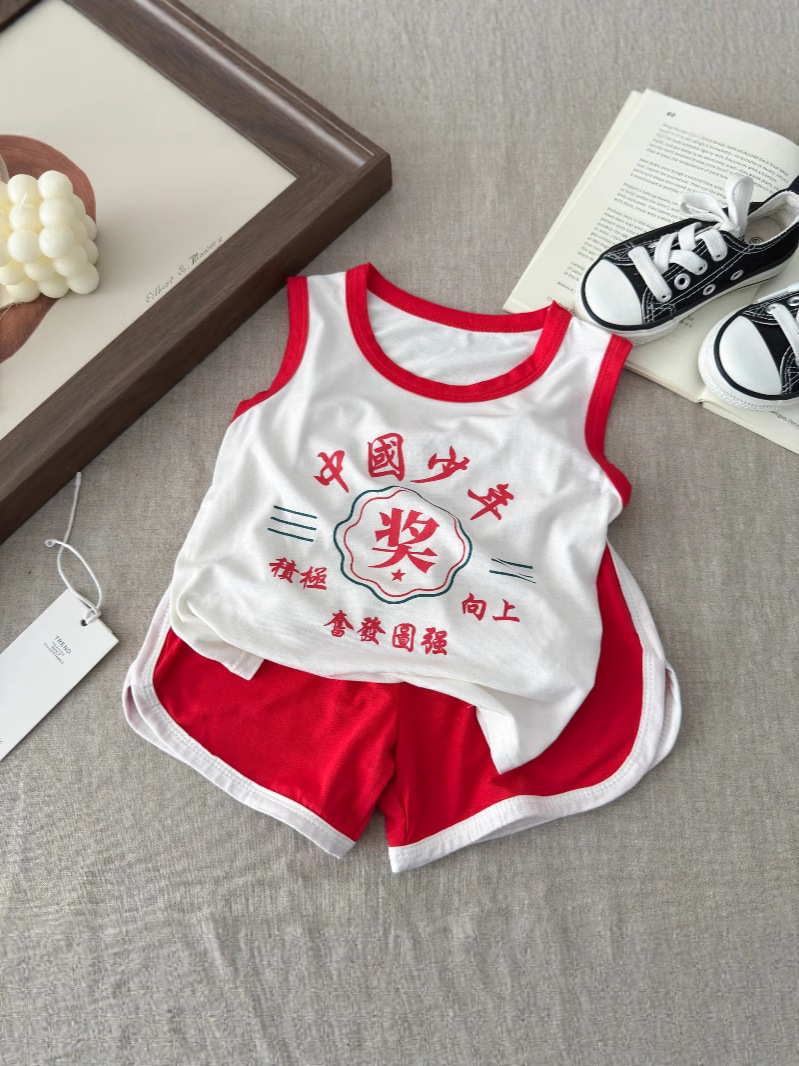 Boys and Girls Eating Activist Fun Modal Vest Suit 80S Retro Hong Kong Style Chinese Teenager