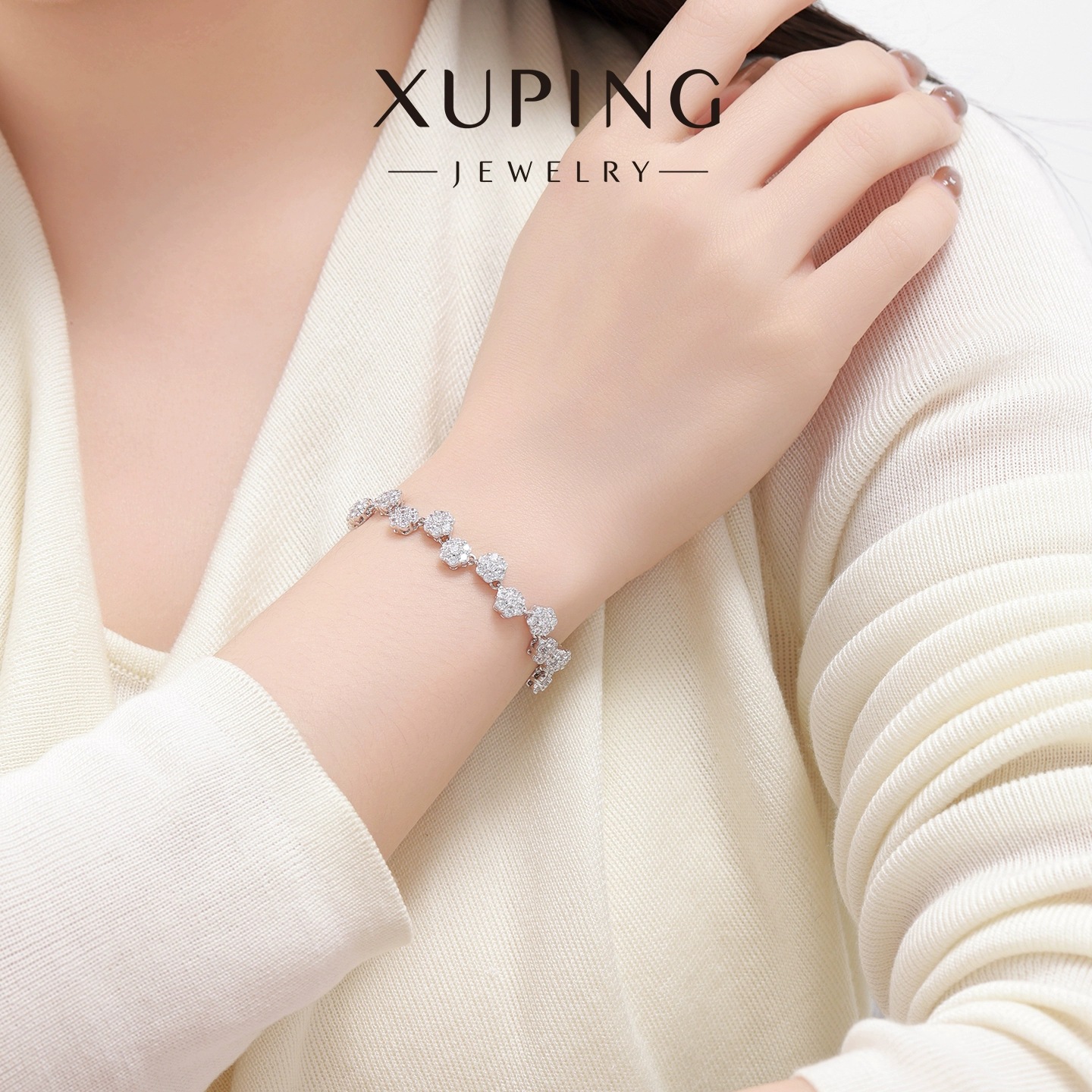 Xuping elegante micro incrustado de aleación de cobre de zirconio chapado pulsera de sol blanco lujoso temperamento dulce joyas