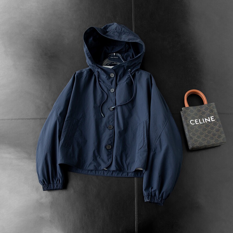 Urban light outdoor style~Loose-fitting, figure-flattering oversized hooded bat-sleeve short jacket for women, autumn 018 Urban light outdoor style~Loose-fitting, figure-flattering oversized hooded bat-sleeve short jacket for women, autumn 018
