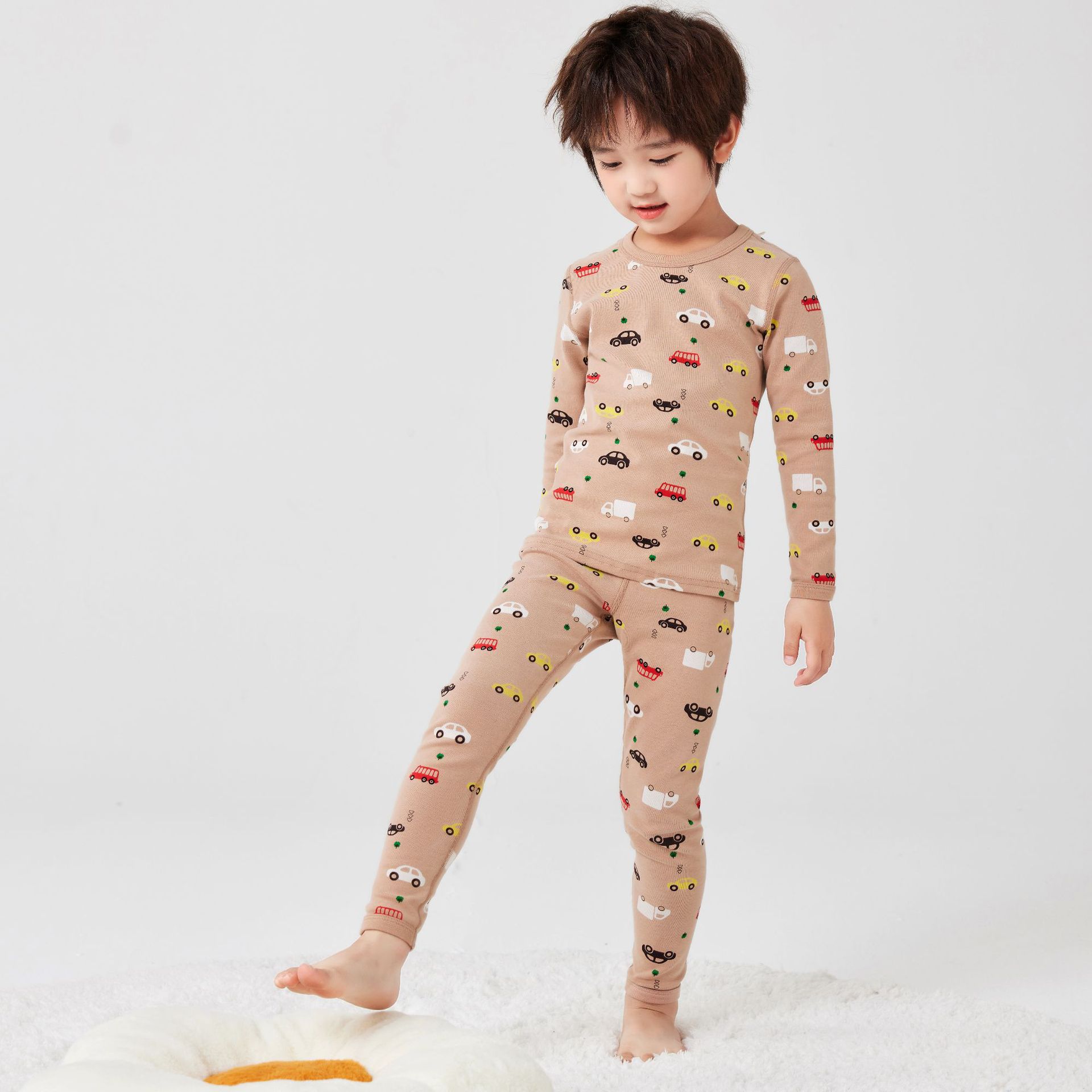 카키색 장난감 자동차