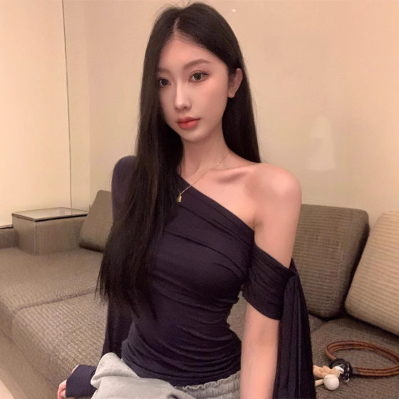 Spice Girl Style Irregular Slant Shoulder Strap T-shirt Women's Autumn 2025 New Design Sense Chic Shoulder Tight Top