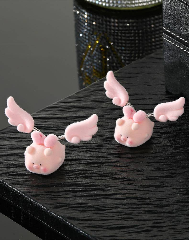 Flocked Little Flying Pig Car Screen Decoration with Spring-Loaded Angel Wings, Piggy Car Dashboard Display Decoration