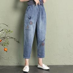 高腰の刺繍のジーパンの女性の春秋の新型のゆったりしているカジュアルな大根のズボンはやせている気質を現します。