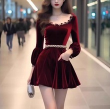 秋冬2025新款女装好看订婚敬酒服法式复古红色丝绒千金感连衣裙