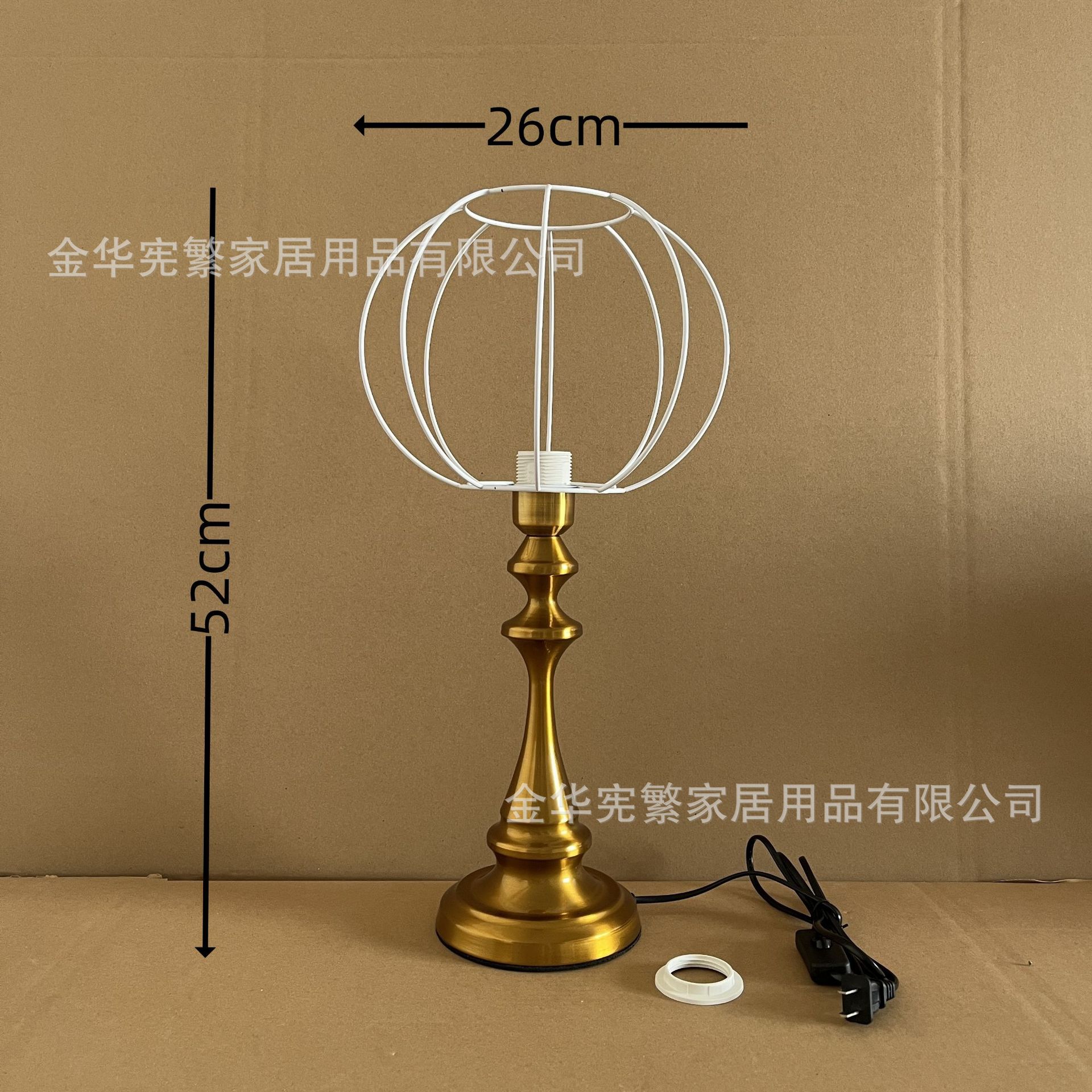 Xiaohongshu recomienda la combinación de marco de hierro con base de metal grande de cobre antiguo dorado E27 con lámpara de mesa retro casera de bricolaje