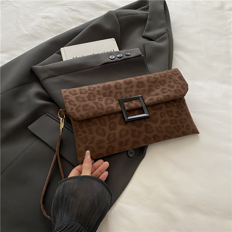 Moda francesa de moda bolso de brazo para mujeres 2025 verano nueva textura simple bolso de hombro pequeño