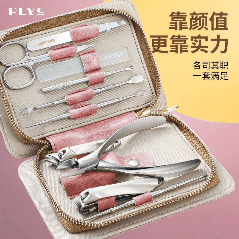 Nail scissors
