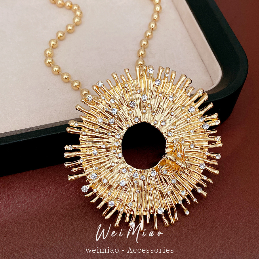 Collar redondo hueco de diamante de estilo europeo y americano ligero lujo nicho cadena de clavícula de alta calidad personalidad exagerada conjunto de joyería mujer