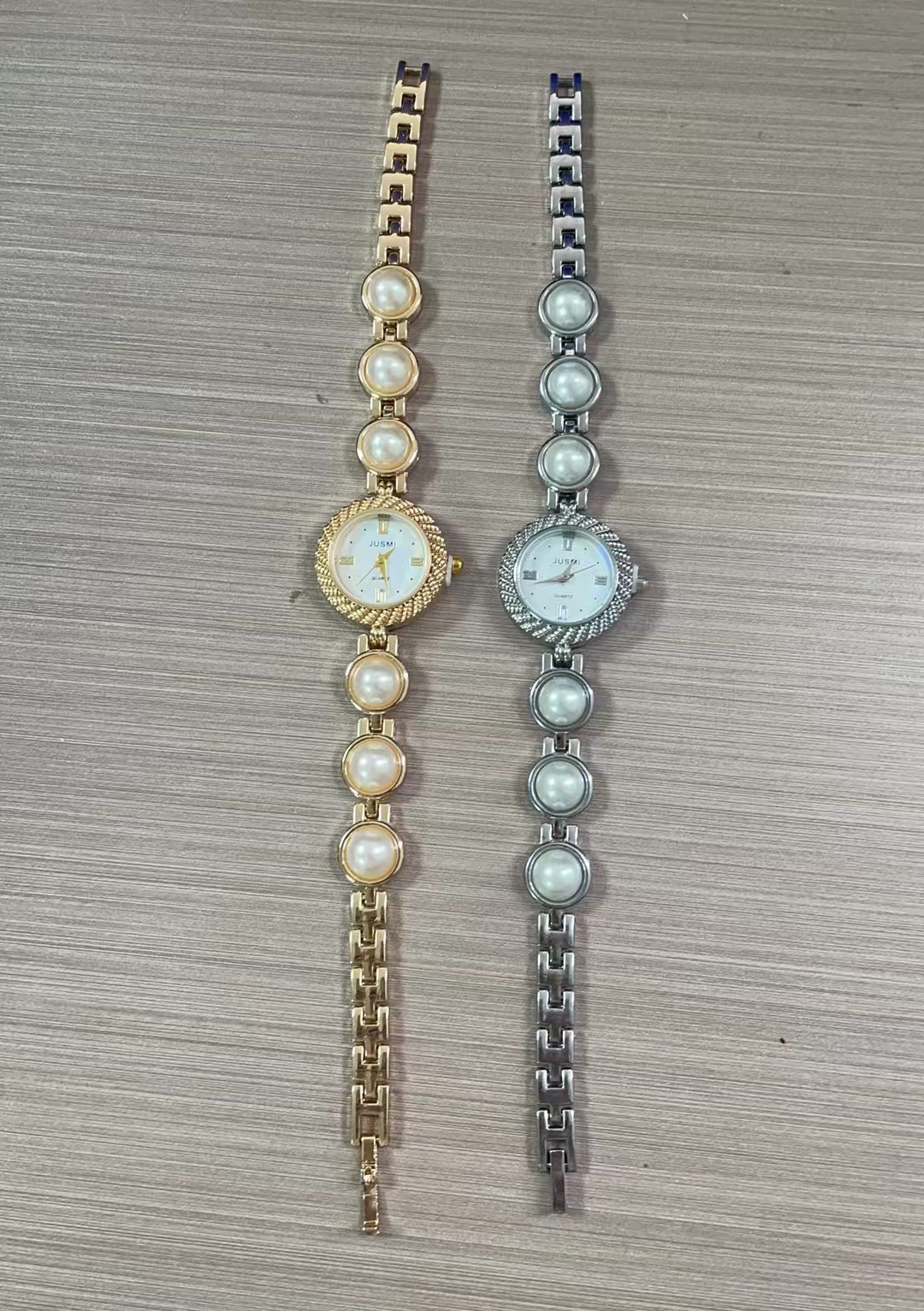 35g Weight Elegant Simple Style Solid Color Snap Button Quartz Women's Watches