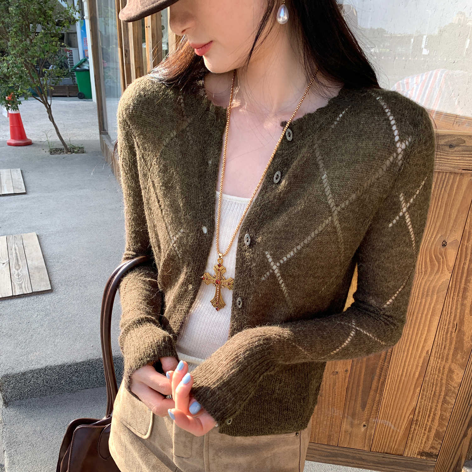 Maillard Wears Brown Cut Out Knitted Cardigan for Women Autumn and Winter 2025 New Wool Blended Short Sweater Jacket
