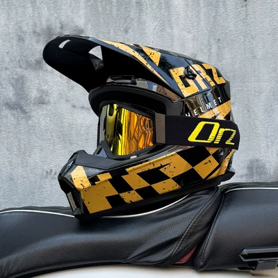 3C Certified Off-Road Motorcycle Helmet, Motosiklet kaskı (dəbilqə) - black-gold-square-orz-black-gold-frame-s