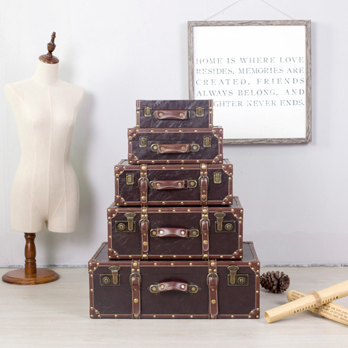 WI25 retro old-fashioned portable travel suitcase, antique display storage box, Republic of China nostalgic window decoration props