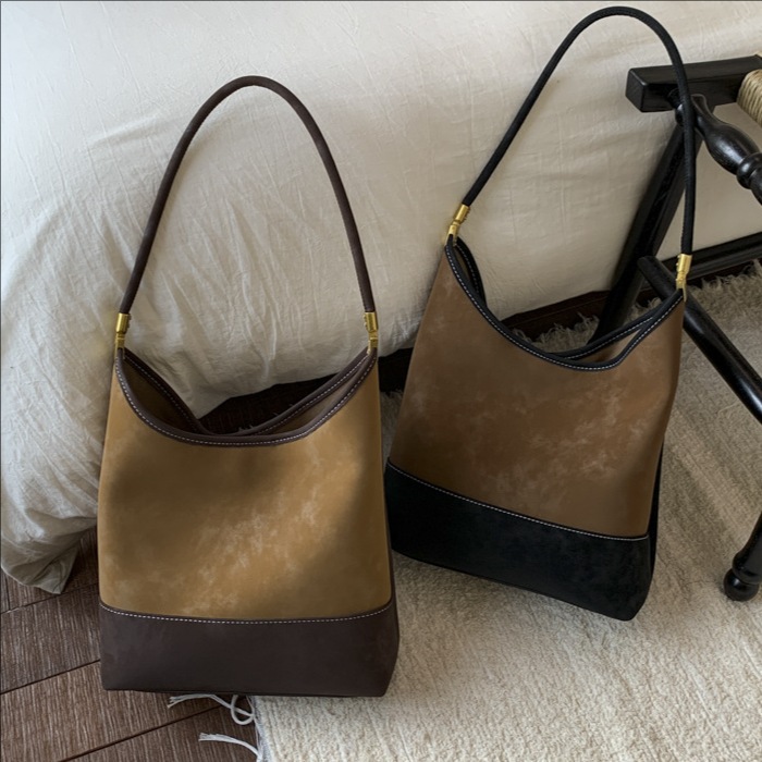 Bolsa de pan retro de terciopelo esmaltado de mujer coreana color combinado simple bolso de cubo de transporte 2025 nuevo estilo de alta sensación bolso de hombro