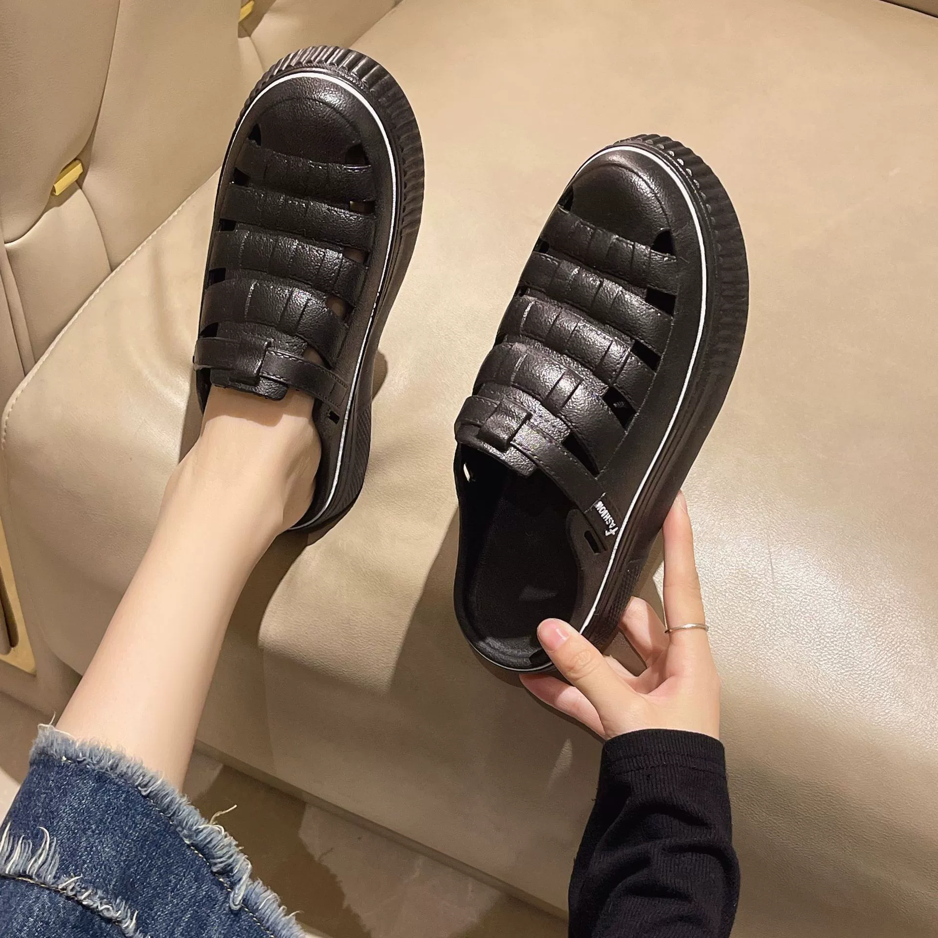 2025 новые полые повседневные четыре сезона дикие холодные тапочки женские летние нескользящие домашние тапочки модные тапочки носить на пляже