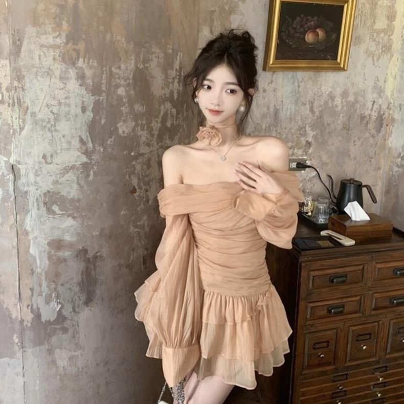 纯欲辣妹风抹胸连衣裙女秋褶皱微透高级感气质收腰显瘦长袖短裙|undefined