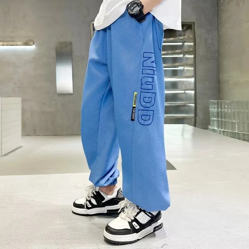 Pantalones para niños primavera y otoño 2024 nuevos jeans para niños de color claro para niños pequeños y medianos pantalones casuales de primavera y otoño marca de moda image 4