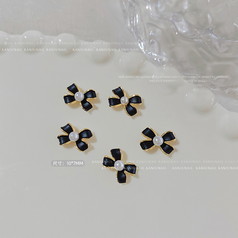 Nail art alloy oil drop bow jewelry wholesale net red explosions retro small fragrant wind black and white pearl nail decoration