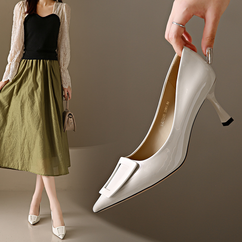 Low-cut single-layer shoes women's autumn new commuter professional Four Seasons shoes European Station pointed stiletto heel patent leather black high heels