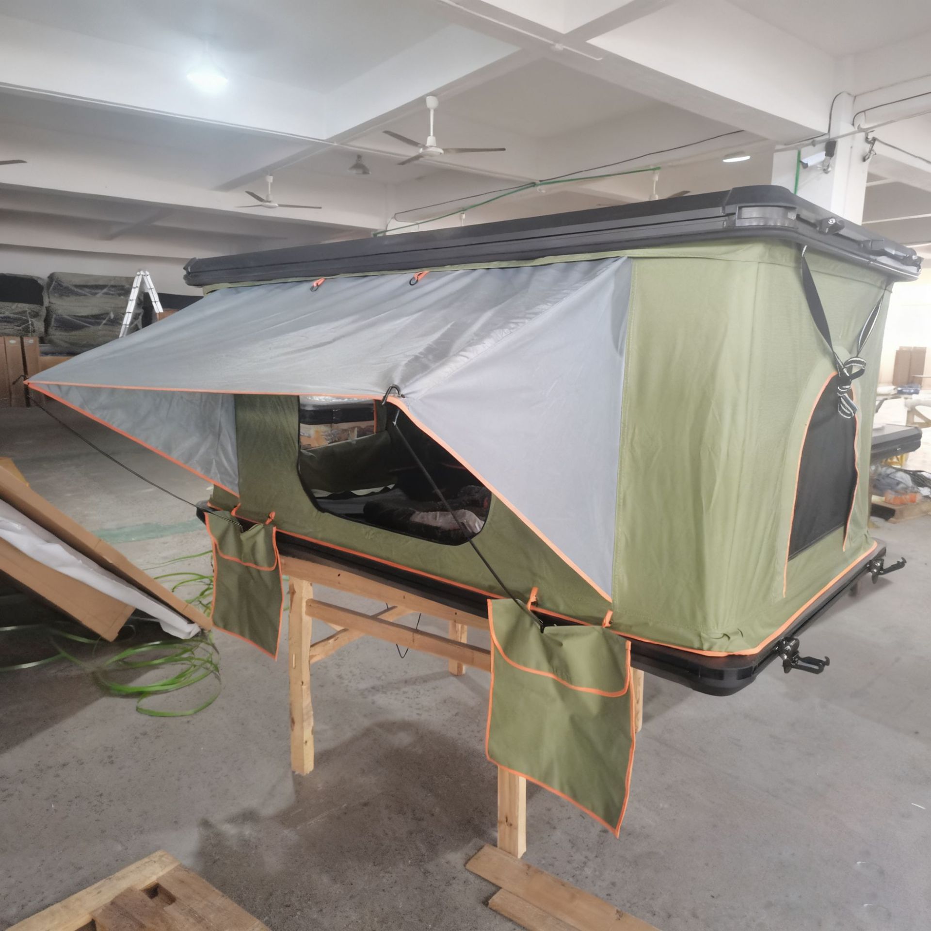 Techo de poliéster verde de aleación de aluminio carpa de automóvil de apertura rápida protección solar a prueba de lluvia plegable automóvil SVU