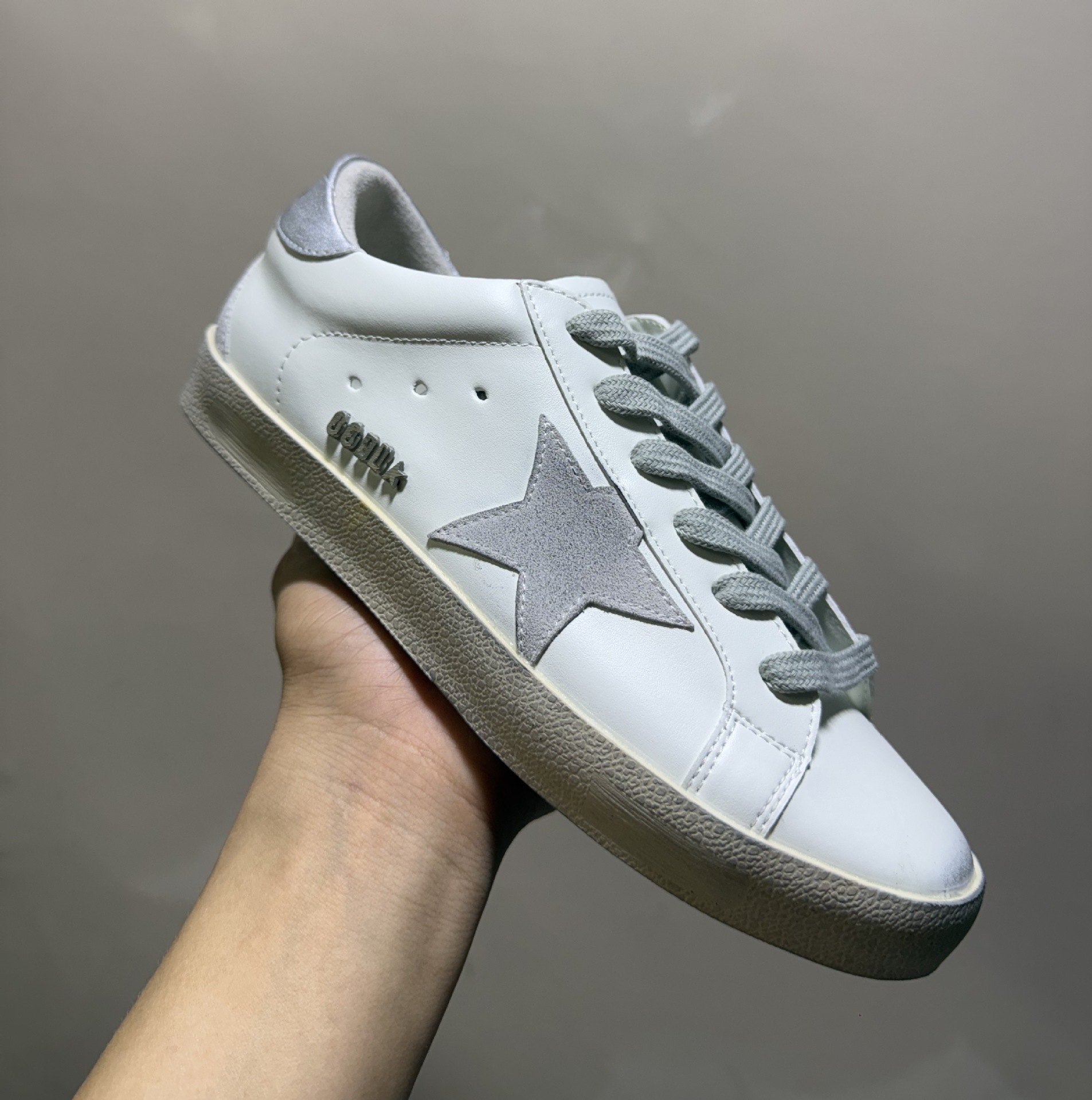 Versión mejorada de Corea del Sur GG Star Zapatos sucios de cola negra Zapatos sucios pequeños Zapatos de tabla viejos de cola plateada para mujer Zapatos casuales de aumento para hombres