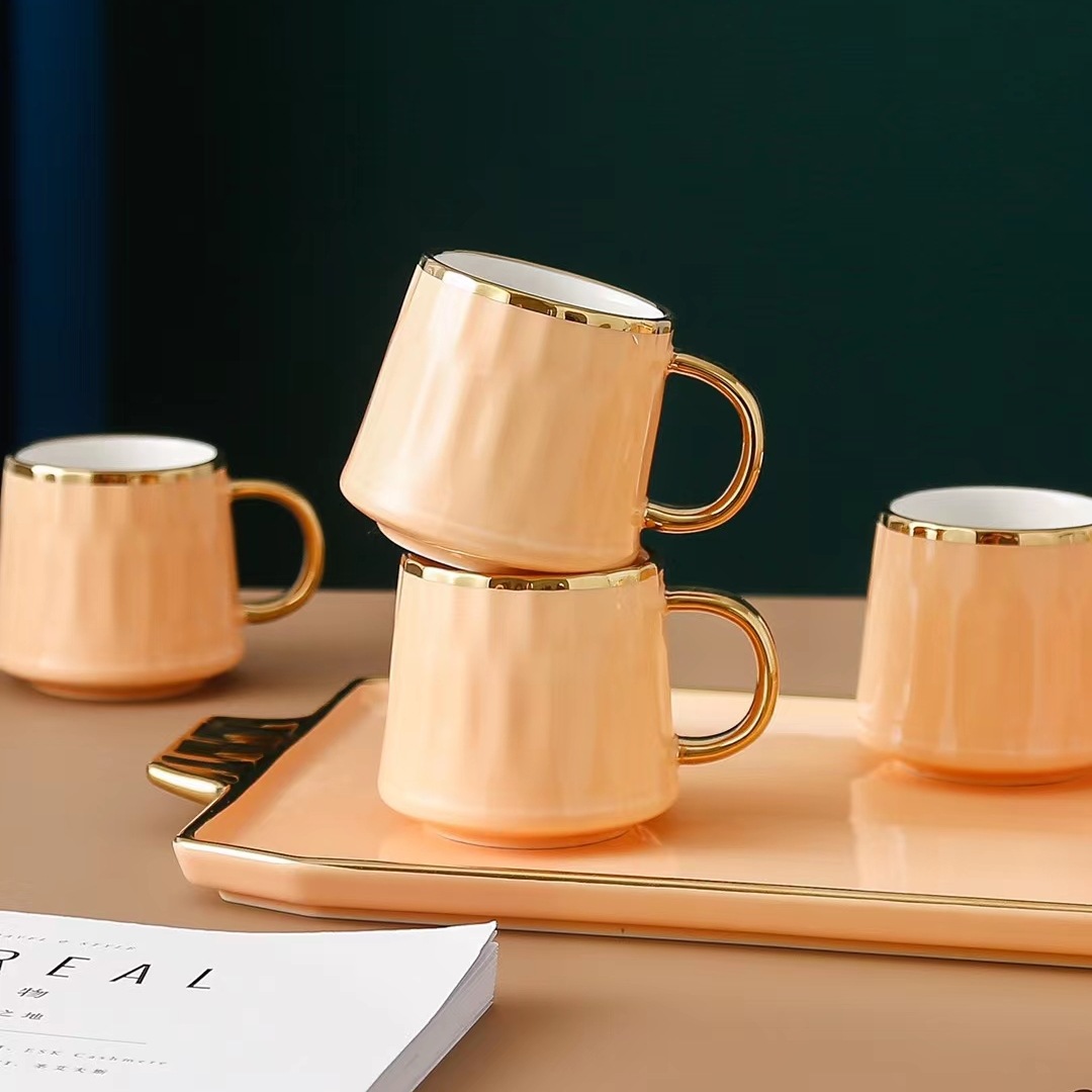 Estilo nórdico botella de agua fría traje de cerámica taza del hogar combinación chapado en oro flor tetera conjunto de agua regalo taza de color sólido