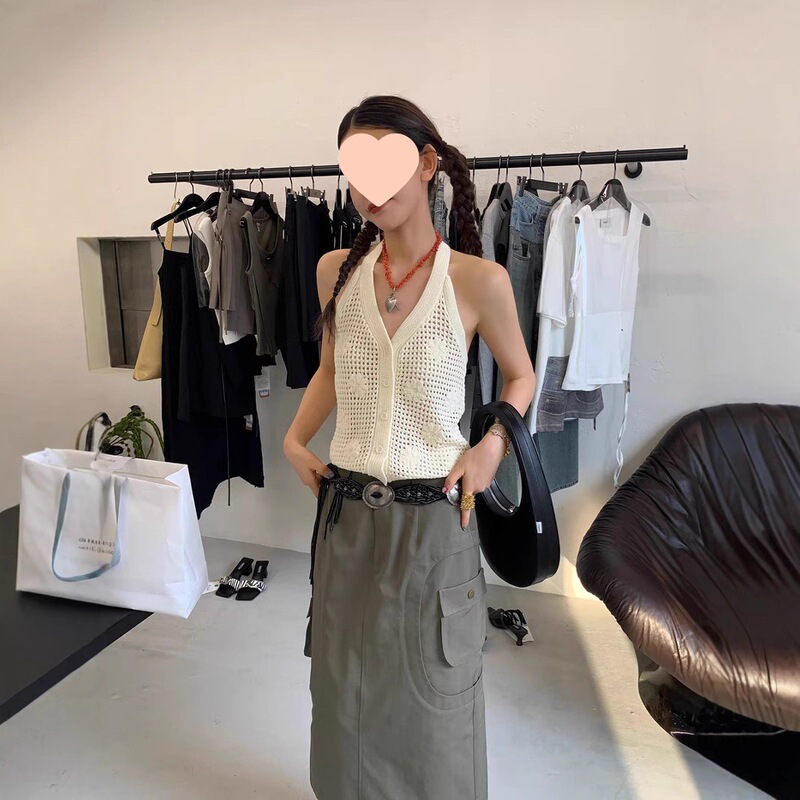 Le Rouge Zhou Meimei's Lingering Afternoon Girl Vacation Beige Cut Out Knitted Jacquard Sleeveless Halter Vest