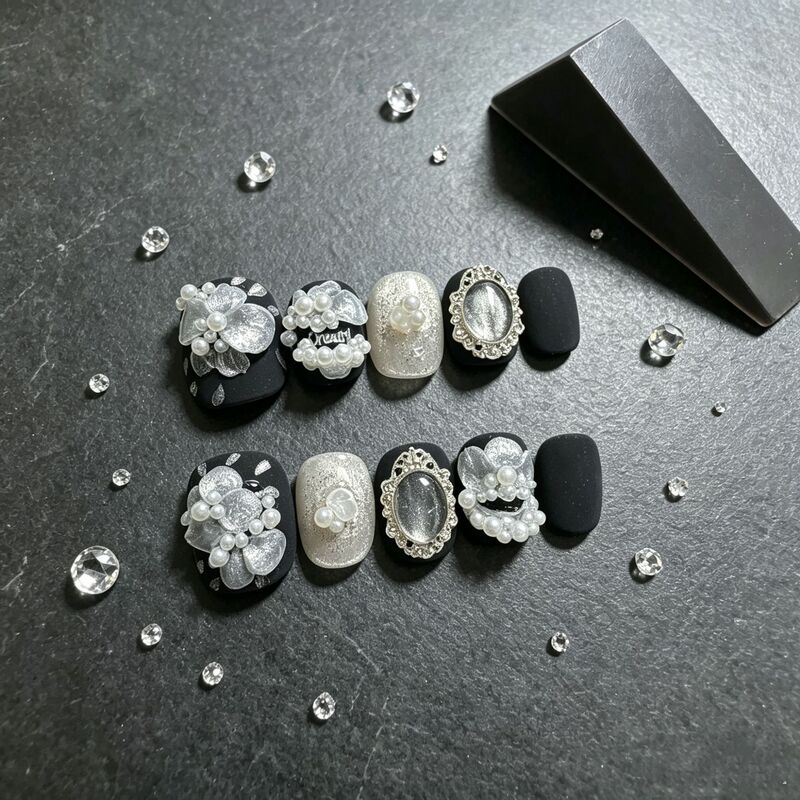 European and American dark, handcrafted, detachable short-style Baroque cat-eye nail art, offering a luxurious look European and American dark, handcrafted, detachable short-style Baroque cat-eye nail art, offering a luxurious look