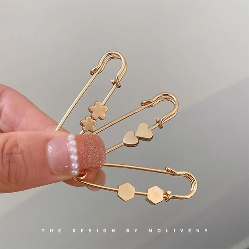 Fashionable metal pins to change the waistline, a small artifact to adjust and fix the collar of sewing-free clothes to prevent exposure, brooch buckle nails