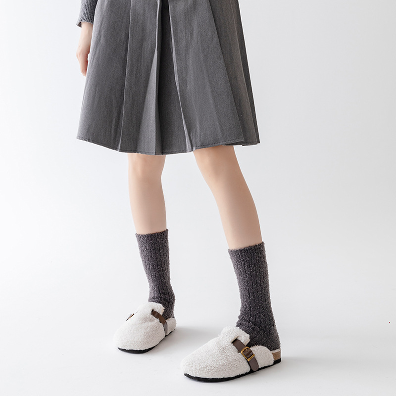 Gris oscuro