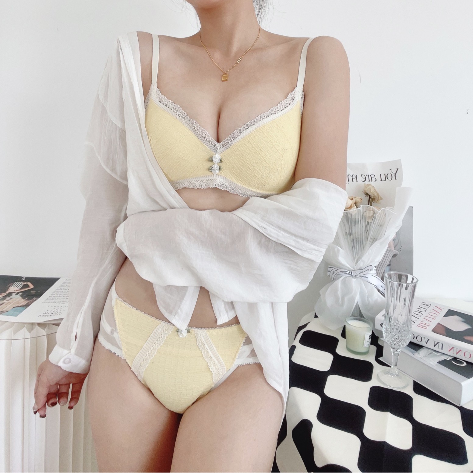 Ropa interior de encaje ligero para niña reunida sin anillo de acero, copa fija, recolección lateral de leche auxiliar, sujetador de soporte superior anti-caída