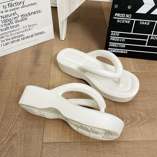 Women's Thick-Soled Flip-Flops Summer Solid Color Stylish Outdoor Height-Increasing Slip-On Casual Beach Sandals for Wholesale