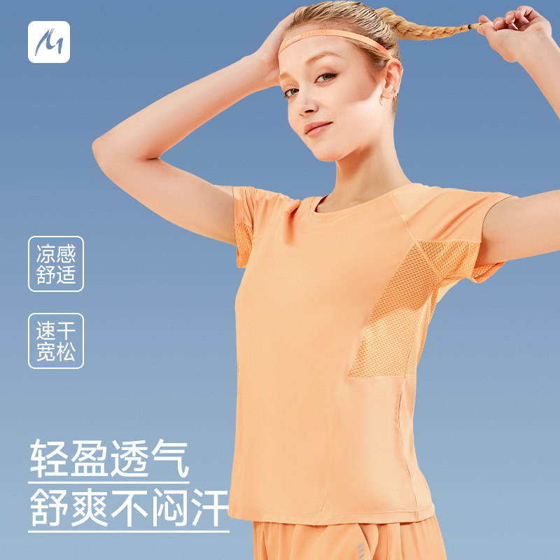 travel yoga clothing with a round collar