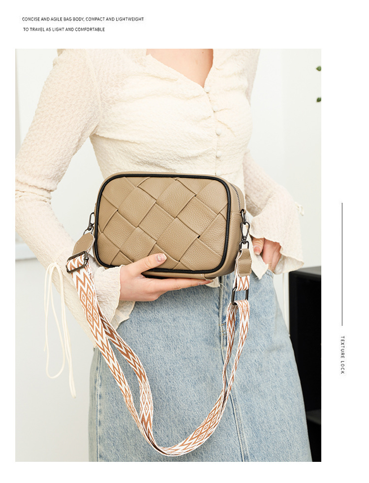 Women's Leather Crossbody Bag With Wide Strap And Diamond Pattern_voghion.com