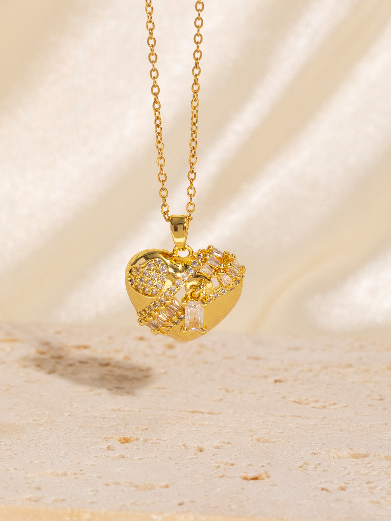 Copper Material Copper Plating Heart Shape Pendant Necklace