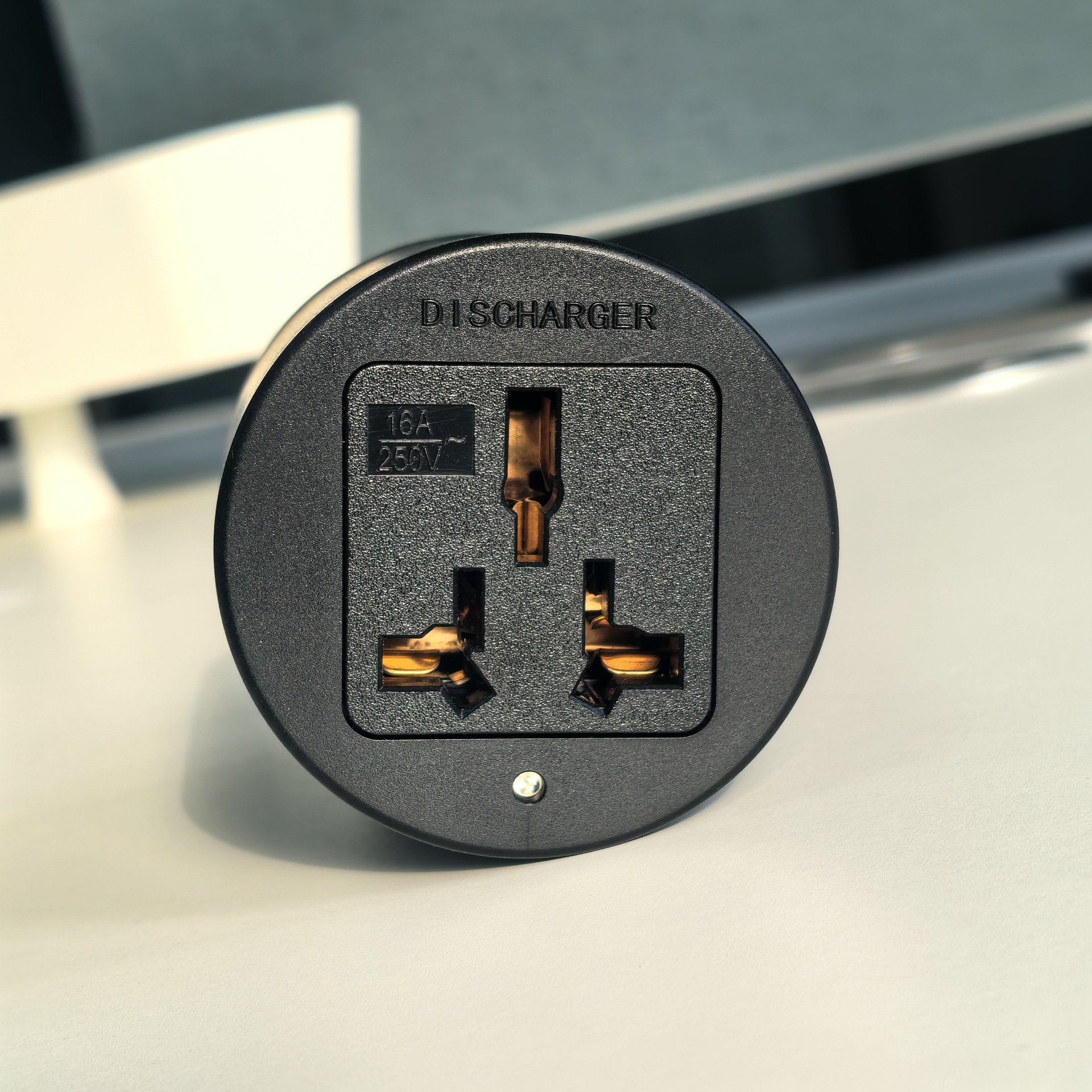 European Standard Discharge Gun Power Strip V2L Power Supply External Discharge New Energy Electric Vehicle Power Station Type2 Ideal