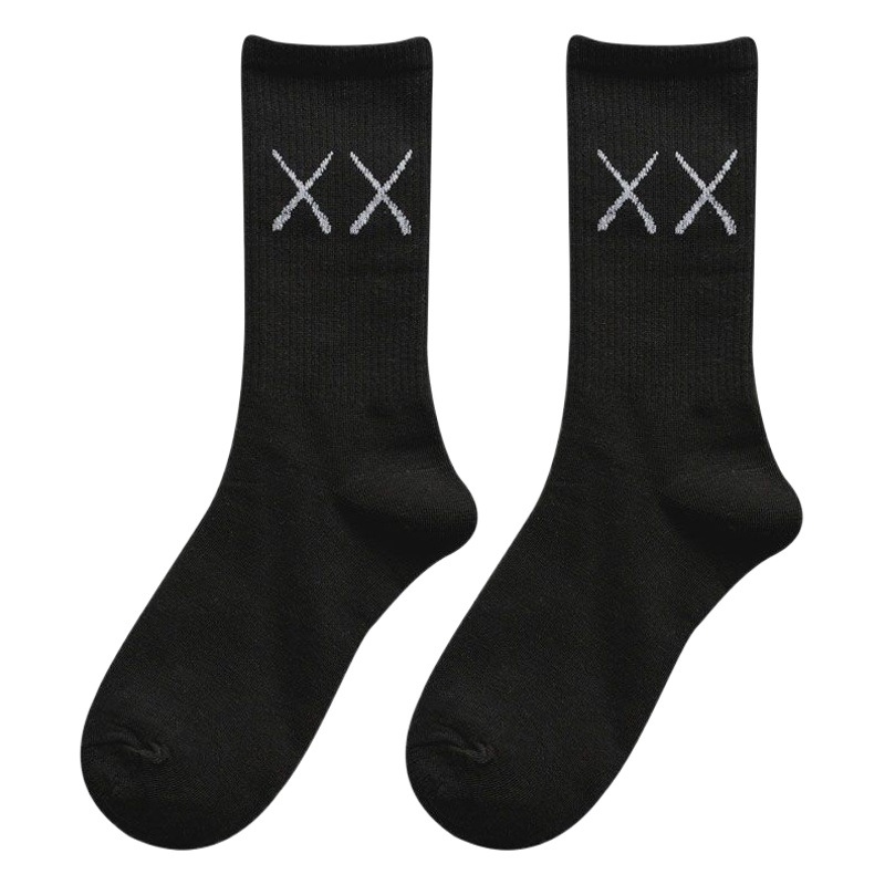 Calcetines de otoño e invierno calcetines de media pantorrilla de las mujeres ins moda negro blanco deportes de los Hombres estilo japonés estilo callejero medias de pareja