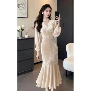 重要场合漂亮裙子女冬法式轻奢高端巨好看气质掐腰杏色丝绒连衣裙