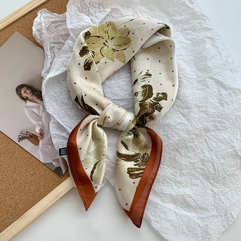 Bufanda de seda, bufanda cuadrada pequeña, sensación premium, nuevo estilo coreano, chal de seda de imitación dulce y fresco, bolso de flores, pañuelo en la cabeza, cinturón para el cabello