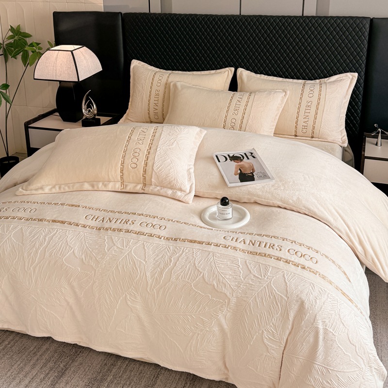 Cama de cama de clase A leche de lana de cuatro piezas de sábanas gruesas cubiertas de cama de cuatro piezas fabricantes de conjuntos de tallado