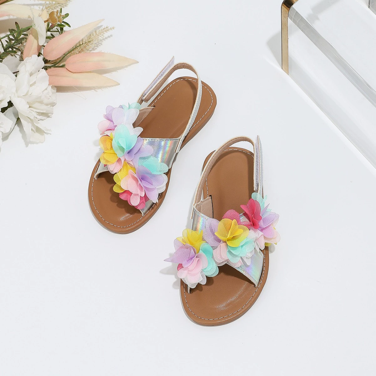 Трансграничные сандалии для девочек 2024 новые летние повседневные модные сетчатые цветы милые пляжные сандалии серебряная внешняя торговля