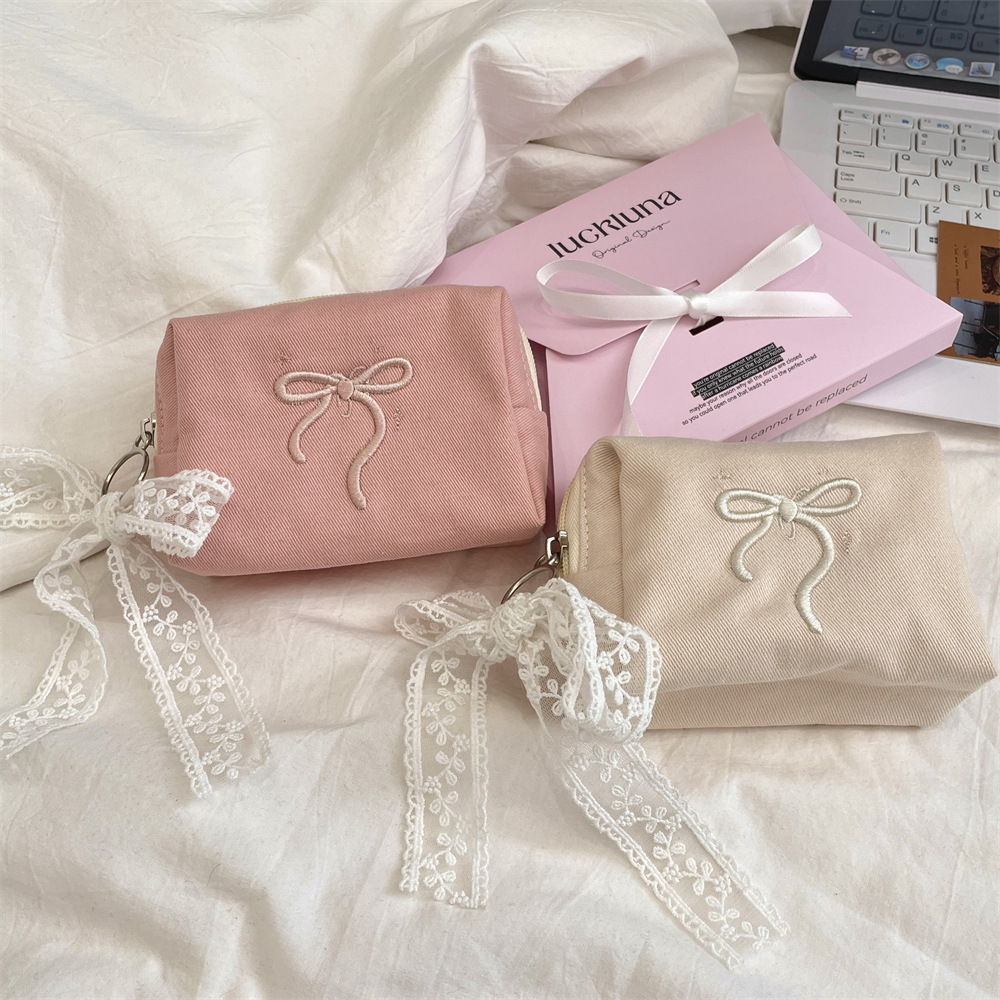 66g Weight Canvas Lining Material Lace Fashion Element Zipper Closure Type / Strap Type Cosmetic Bag Bags Type Holiday, Travel, Daily Occasion Polyester Material Bag, Knot, Butterfly, Bow Knot Pattern All Seasons Season Women's Gender Cute Style Square Shape Cute Bag Knot Butterfly Polyester Lace Square Makeup Bags 1