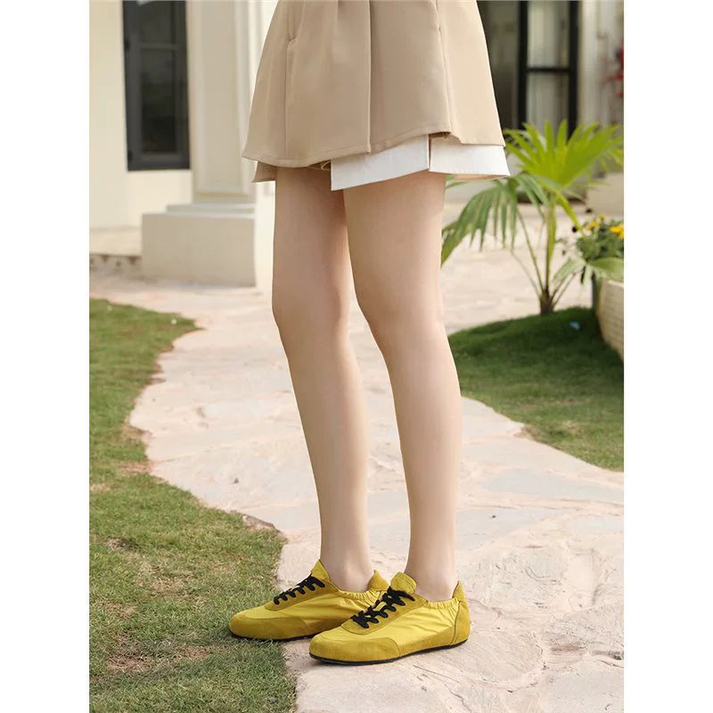 Можно разработать новую модель 2025 года для оптовой продажи неоформленной ранней весенней повседневной обуви с перьевой вставкой и эластичной повседневной обуви с легкими линиями.