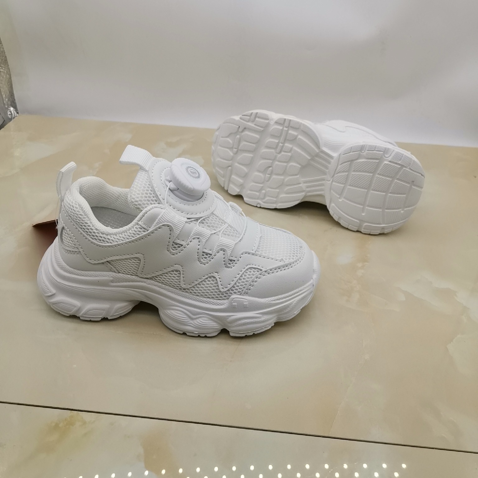Zapatos blancos de doble red zapatos deportivos para niños botones giratorios zapatos casuales para niños zapatos de malla para niños