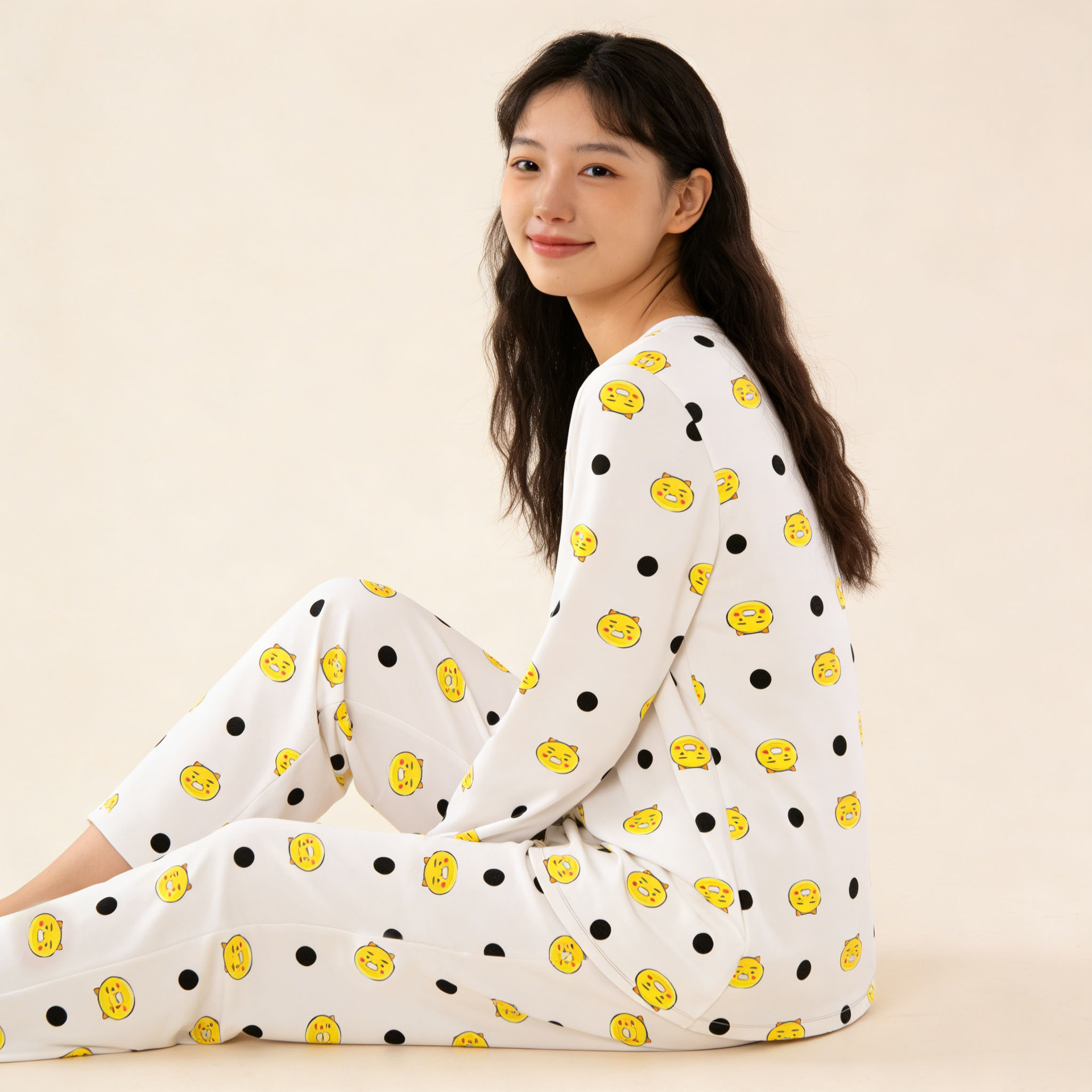 Pijamas de dibujos animados al por mayor para mujer, conjunto de pijama de primavera y otoño con cuello redondo, manga larga y pantalones largos, conjunto de ropa de estar para chicas pequeñas